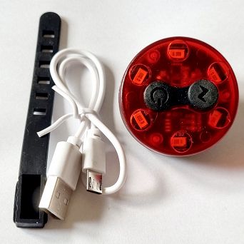 Lampa tylna 6  LED 4 funkcje zasilanie USB